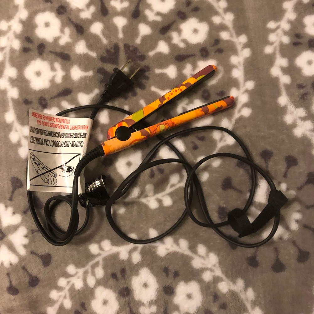 Travel sized hair straightener